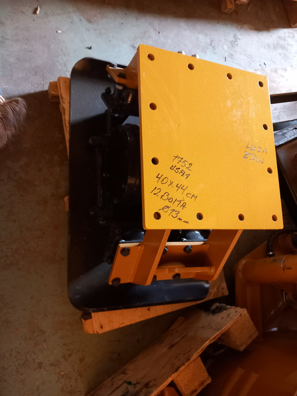 Toft 04EC Hydraulic þjappa á gröfu